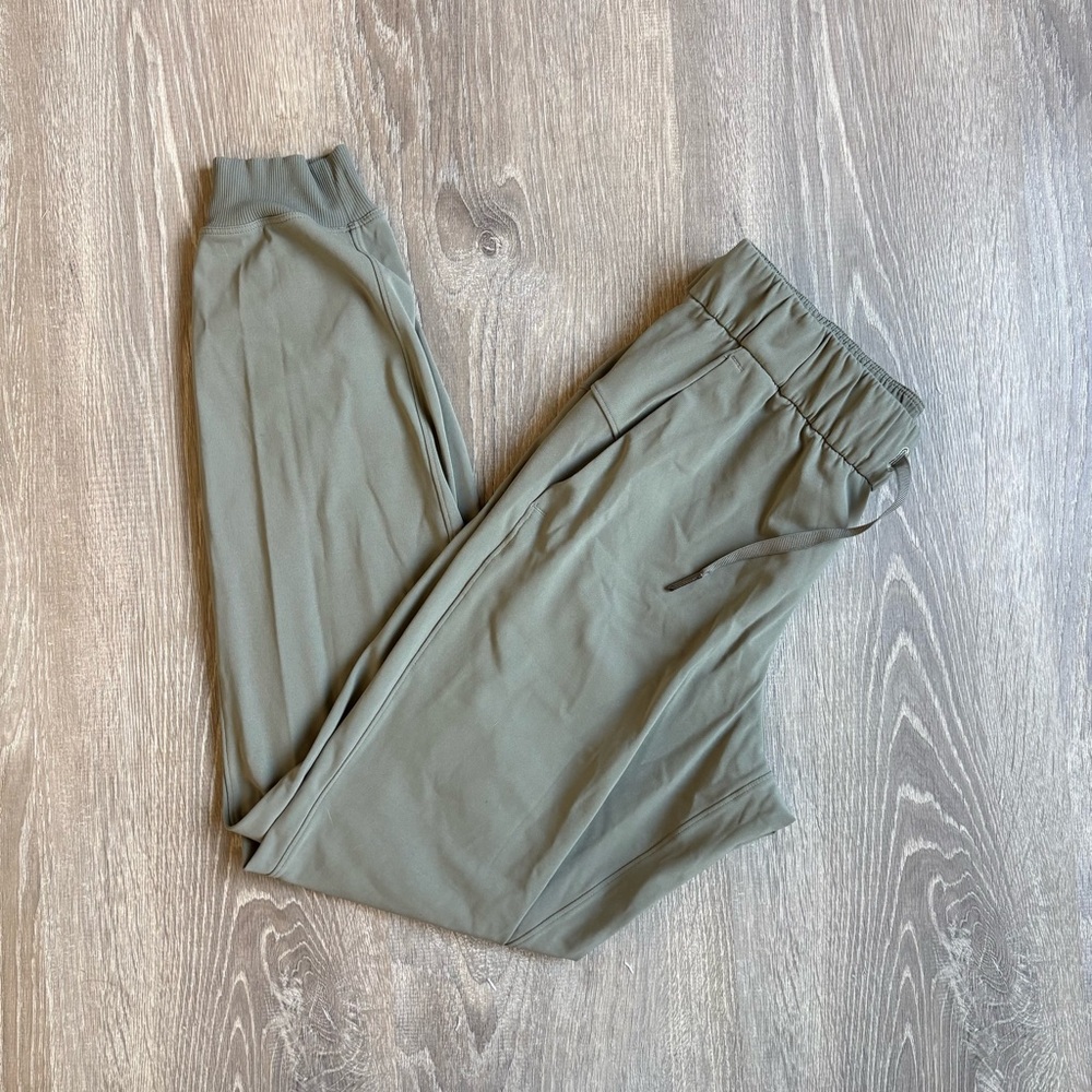 Lululemon On the Fly Jogger